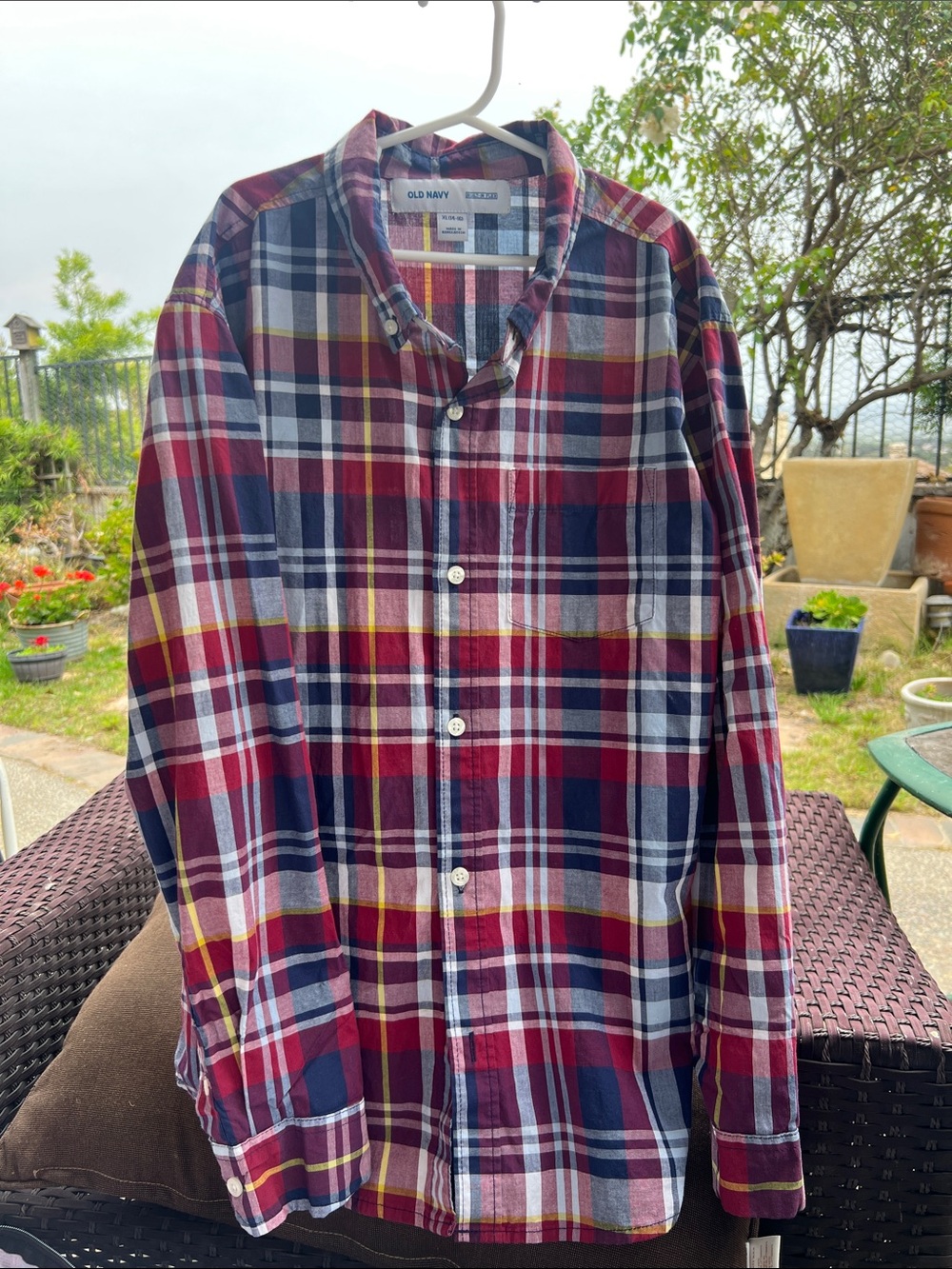 Old Navy Men's Navy and Red Plaid Button-Down Shirt
